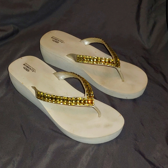 WHITE RHINESTONE THONG WEDGE SANDALS * SIZE 10 - Picture 3 of 8